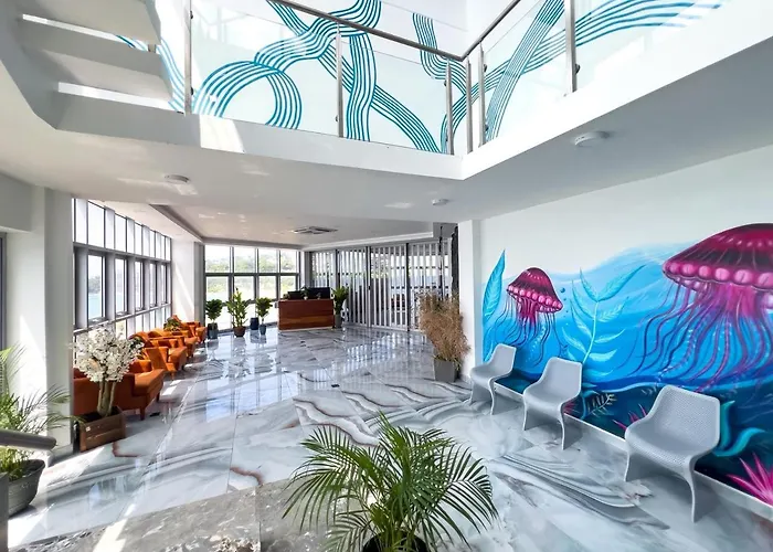 The Bloom - Oceanfront King Hotel