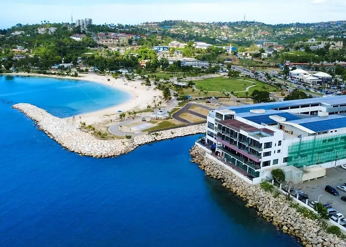 The Bloom - Oceanfront King Hotel